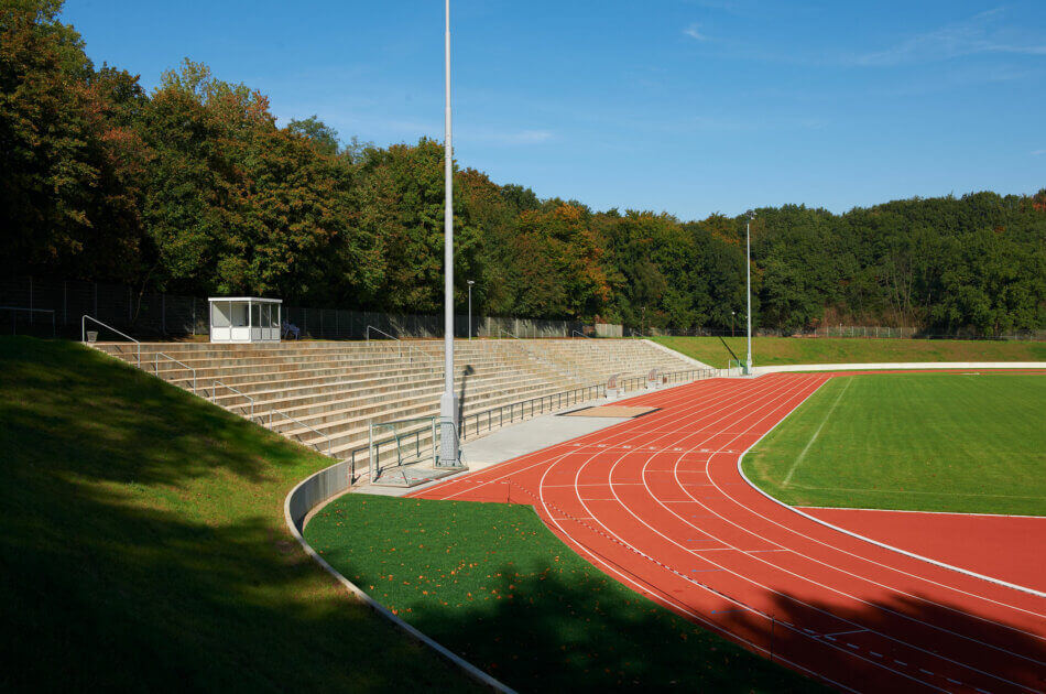 Kurt-Bornhoff-Stadion Frechen - Stadiontribüne