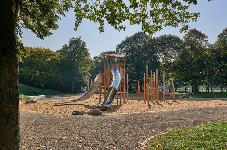 Spielplatz Park Holzbenden - Rutschenturm