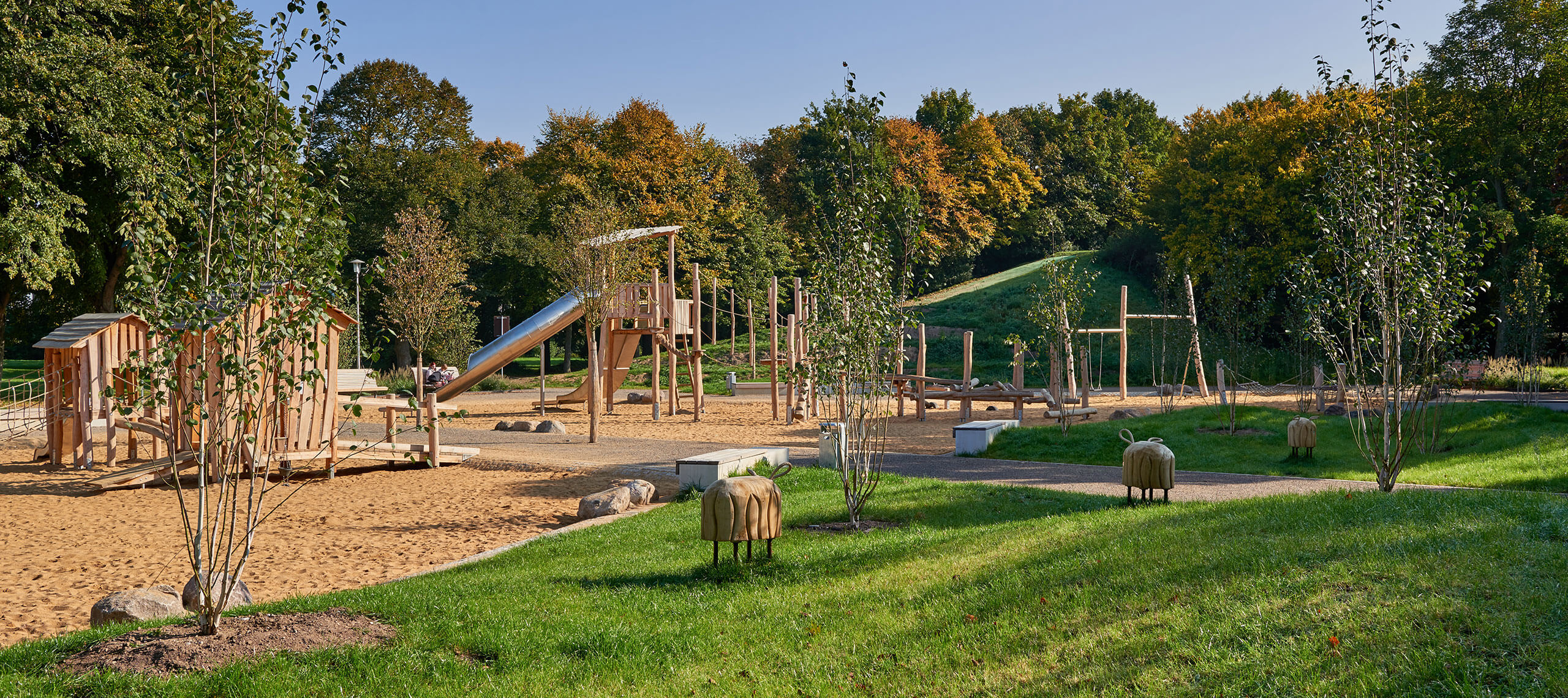 Spielplatz Park Holzbenden - Blick in den Spielplatz
